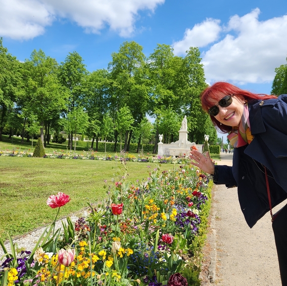 Meet your Posher, Niki - Picture 3 of 3